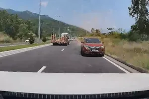 Nha Trang: Xử phạt nữ tài xế đi ngược chiều trên đèo Cù Hin