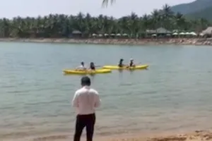 TP Nha Trang xác minh vụ du khách nước ngoài bị yêu cầu rời khỏi bãi biển