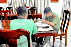 Bỗng dưng... nhận gần 1,8 tỷ đồng, tài xế xe công nghệ báo công an