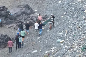 Phát hiện thi thể nam thanh niên trôi trên biển Nha Trang