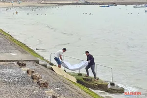 Hiện trường phát hiện thi thể nam thanh niên. Ảnh: HIẾU GIANG