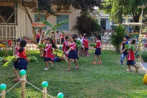 Trẻ Mầm non Vành Khuyên, xã Khánh Sơn tham gia hoạt động ngoại khóa. Ảnh minh họa: V.K