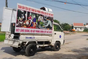 Xe truyền thông lưu động triển khai chiến dịch phòng chống sốt xuất huyết. Ảnh: CDC Khánh Hòa