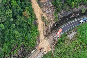 Hiện trường vụ sạt lở đèo Khánh Lê khiến 6 người thiệt mạng