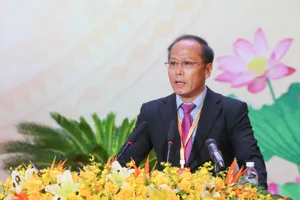 Đồng chí Nguyễn Khắc Hà, Phó Bí thư Tỉnh ủy, Chủ tịch Ủy ban MTTQ Việt Nam tỉnh Khánh Hòa phát biểu tại đại hội. Ảnh: HIẾU GIANG