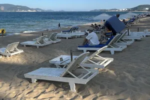 Phạt 50 triệu đồng, buộc tháo dỡ ki-ốt bán nước giải khát của quán bar tại bãi biển Nha Trang