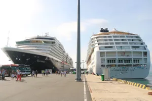 Khánh Hòa: Hai tàu du lịch cập Cảng quốc tế Cam Ranh