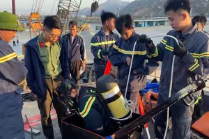 Khánh Hòa: 3 thuyền viên tử vong dưới hầm tàu chở hàng
