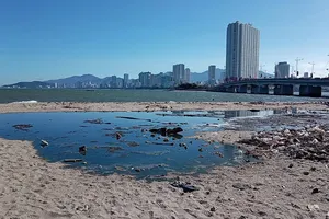 Sẽ tháo dỡ đường ống xả thải trái phép ra biển Nha Trang