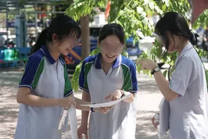 Thí sinh tại điểm Trường THCS Thái Nguyên, phường Nha Trang dự Kỳ thi Tốt nghiệp THPT năm 2026. Ảnh: HIẾU GIANG