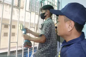 TPHCM ra quân tuyên truyền, vận động người dân tháo dỡ “chuồng cọp”