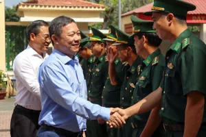 Trưởng Ban Tuyên giáo và Dân vận Thành ủy TPHCM thăm, chúc tết các cá nhân, đơn vị 