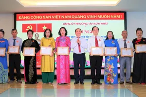 Phường Tân Sơn Nhất tuyên dương gương điển hình học và làm theo Bác