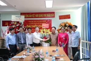 Đoàn đại biểu TPHCM thăm chúc mừng cơ quan báo chí 