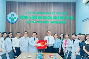 Trưởng Ban Kinh tế - Ngân sách HĐND TPHCM Nguyễn Công Danh thăm, chúc tết đội ngũ y tế 