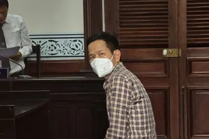 Làm lộ bí mật công tác, cựu giám đốc ngân hàng lãnh 2 năm tù