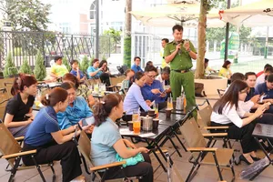 Ra mắt 45 tổ công nghệ số cộng đồng, mở điểm hỗ trợ dịch vụ công tại quán cà phê 