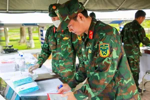 Công tác lấy mẫu, lưu mẫu ADN ở Nghĩa trang Liệt sĩ TPHCM. Ảnh: MẠNH THẮNG 