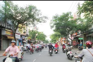 Đường Lạc Long Quân, quận Tân Bình 