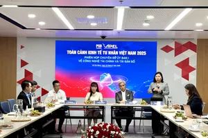 Quang cảnh phiên họp Ủy ban 1 về Công nghệ tài chính và Tài sản số trong khuôn khổ Toàn cảnh kinh tế tư nhân (ViPEL)