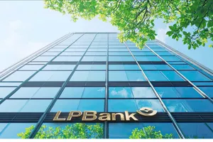 Ông Phạm Nhật Vượng và vợ là cổ đông lớn của LPBank