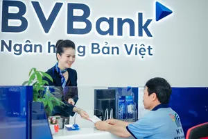 Các ngân hàng thương mại tung ra nhiều gói tín dụng hỗ trợ lãi suất cho doanh nghiệp. Ảnh: NHUNG NGUYỄN