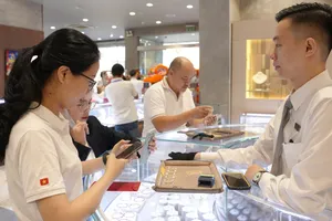 Lực cầu vàng trong nước yếu đã thu hẹp chênh lệch với vàng thế giới. Ảnh: NHUNG NGUYỄN