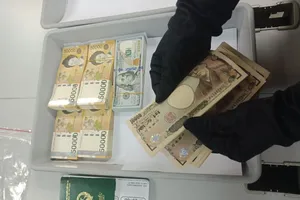 Tang vật thu giữ của nữ hành khách. Ảnh: ĐAN NGUYÊN