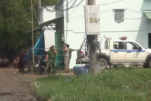 Công an phong tỏa hiện trường. Ảnh: CHÍ THẠCH