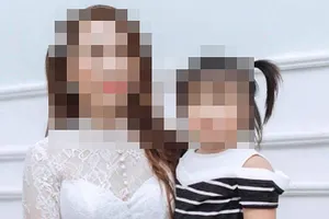 Chị Phương và con gái. Ảnh : FB 