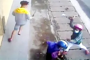 Phát hiện vợ đi với trai trẻ, chồng dùng dao chém cả hai trọng thương