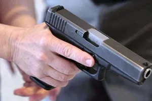 Đôi nam nữ trình báo bị 2 thanh niên dùng súng khống chế cướp xe SH  