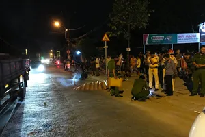 Công an khám nghiệm hiện trường vụ việc