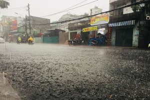  Cơn mưa "giải nhiệt" ở nhiều quận, huyện TPHCM trong dịp nghỉ lễ