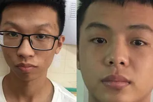 Quyền và An (từ trái qua phải) tại cơ quan công an