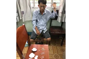 Nguyễn Văn Bình tại cơ quan công an. Ảnh: CHÍ THẠCH 