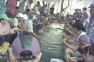 Truy tố nhóm người tham gia sới bạc giữa rừng. Ảnh: T.T