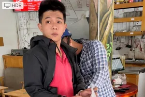 Đối tượng Bùi Văn Dũng tại cơ quan công an. Ảnh: CHÍ THẠCH  