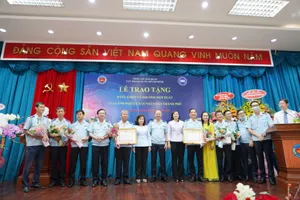 Khen thưởng 2 tập thể lập thành tích xuất sắc trong công tác phòng, chống ma túy