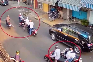 Một vụ cướp giật tài sản trên đường phố. Ảnh minh họa. 