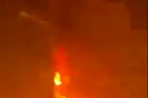 Ngọn lửa bùng cháy dữ dội