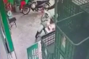 Hình ảnh từ camera an ninh ghi nhận vụ việc 