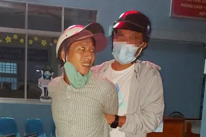 Truy xét camera, bắt được tên cướp kéo người phụ nữ ngã lộn nhào tại Tân Bình