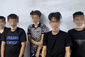 Nhóm đối tượng tại cơ quan công an. Ảnh: C.T.