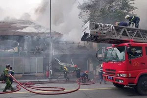 Lực lượng chữa cháy ở hiện trường 