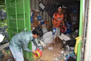 Nhóm đối tượng gồm : Hiếu - Trắng - Tâm - Ly (từ trái qua phải) tại cơ quan công an  