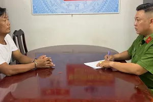 Công an lấy lời khai với Hoàng Anh