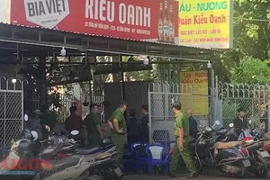 Công an phong tỏa khám nghiệm hiện trường. Ảnh: C.T