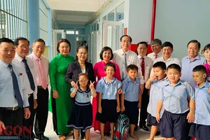 Chủ tịch HĐND TPHCM Nguyễn Thị Lệ dự lễ khánh thành Trường Hy Vọng quận 6. Ảnh: CHÍ THẠCH 