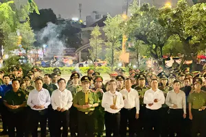 Lãnh đạo TPHCM dâng hương tưởng niệm các anh hùng liệt sĩ